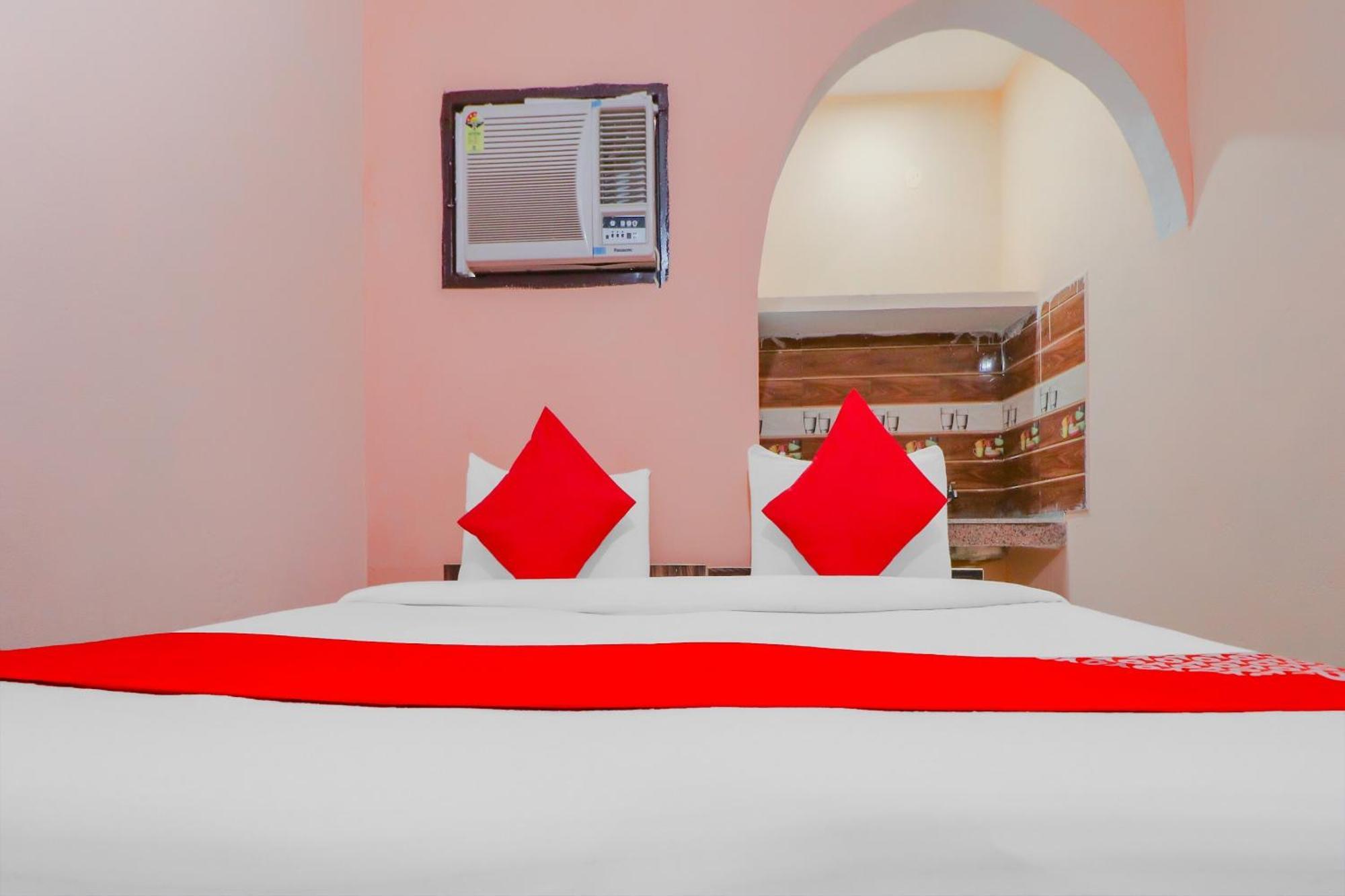 Hotel O Bhardwaj Guest House Garhi Harsaru Exterior foto