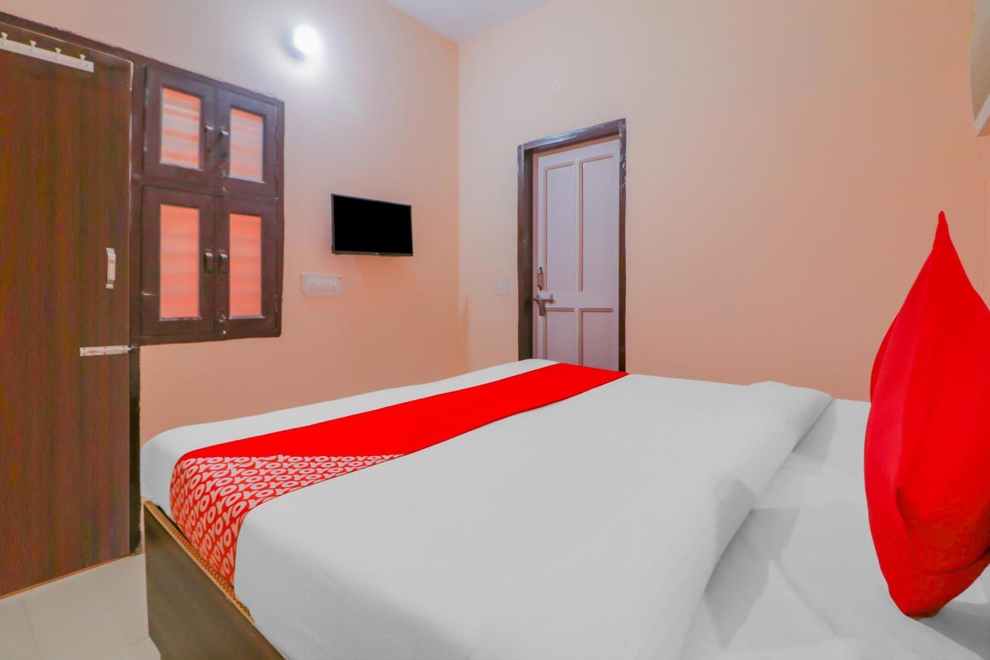 Hotel O Bhardwaj Guest House Garhi Harsaru Exterior foto