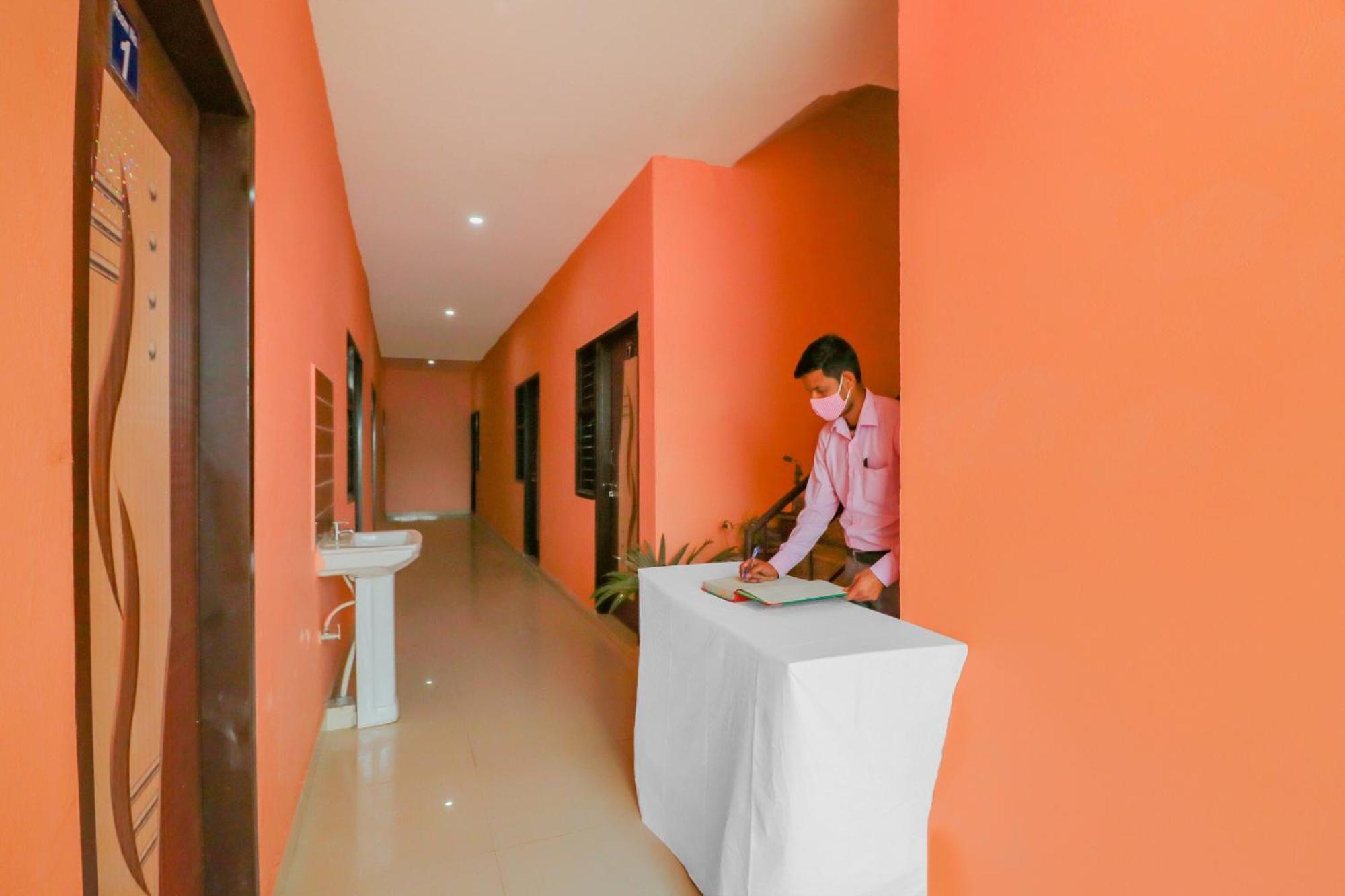 Hotel O Bhardwaj Guest House Garhi Harsaru Exterior foto